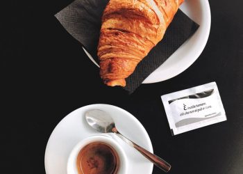 cafeneaua vloggerilor