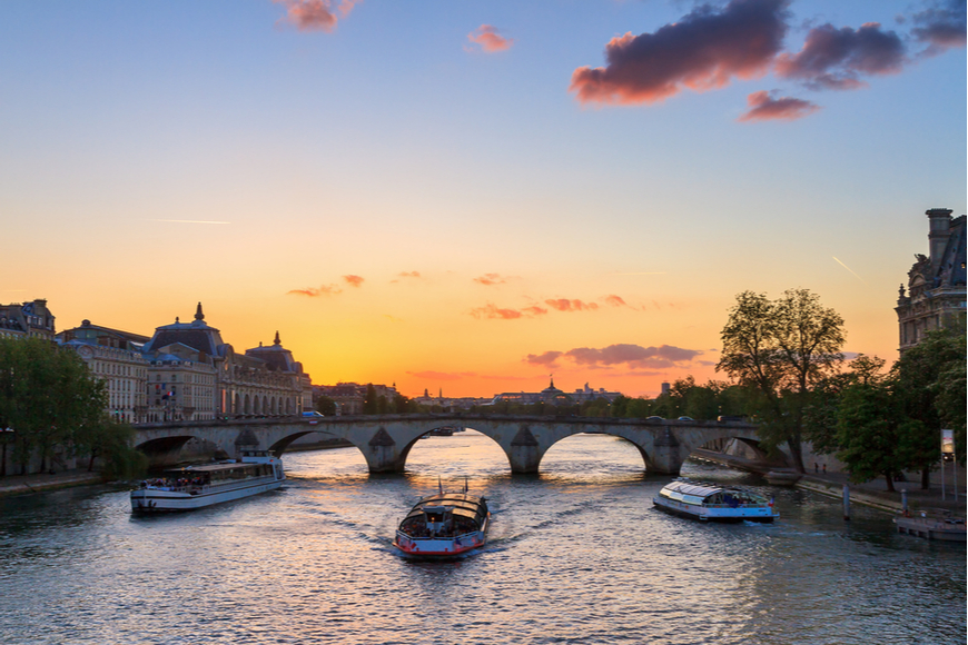 Croaziera cu barja de-a lungul canalelor franceze