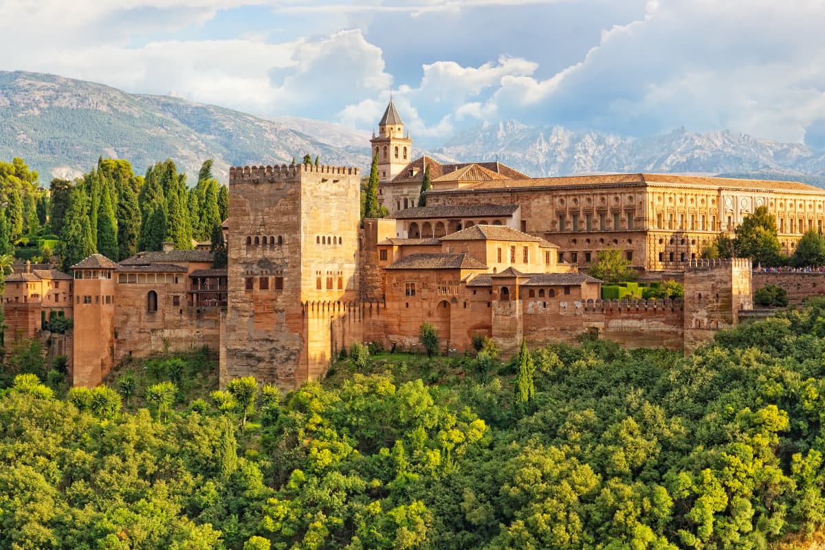 Explorati Alhambra din Granada