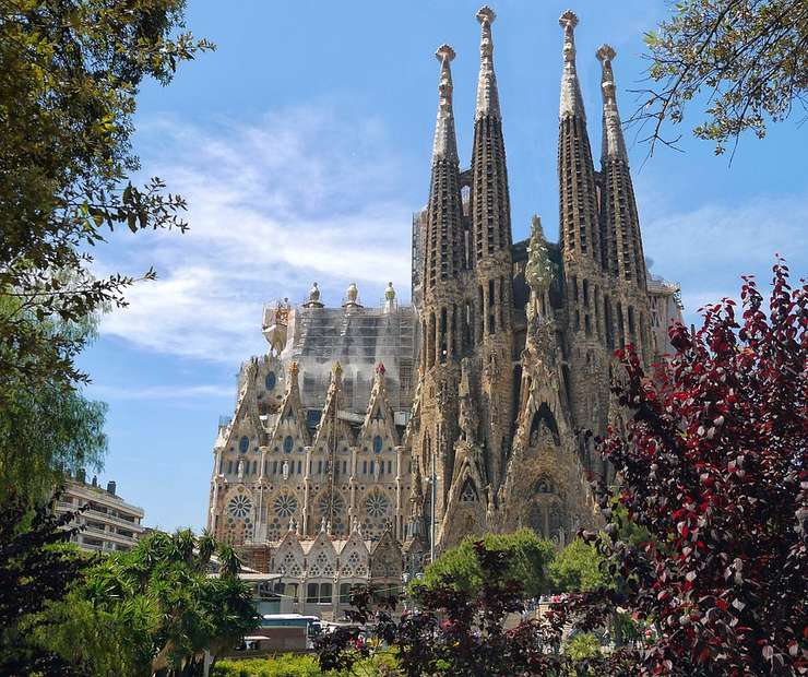 Vizitati Sagrada Familia